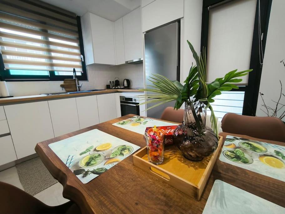 Floral Home 2 - 1St Floor Apt With Private Parking! Athén Kültér fotó